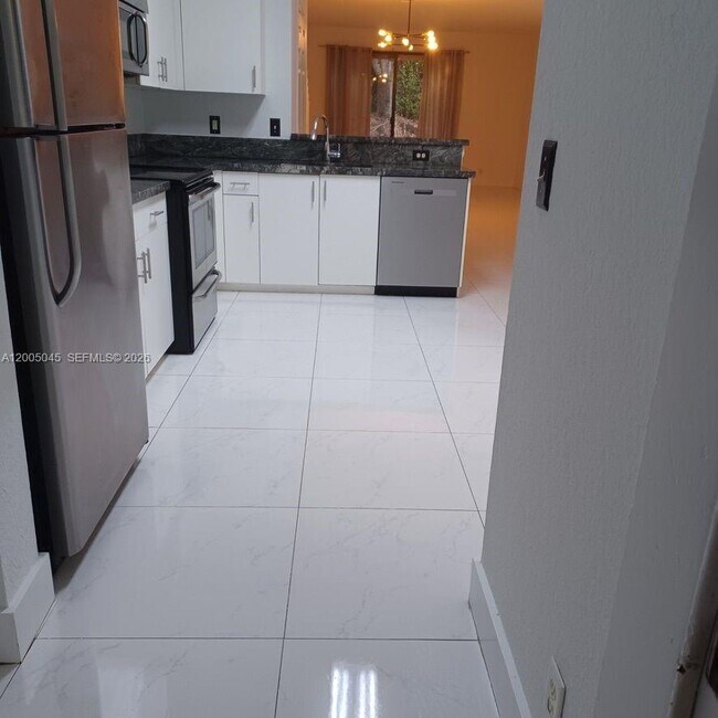 Foto del edificio - 4118 Forest Dr