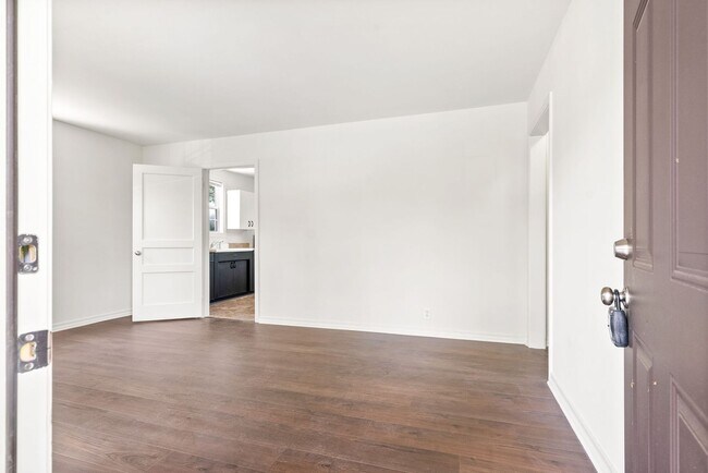 Foto del edificio - 3 Bedroom Home For Rent Near APSU!