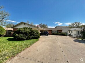 Building Photo - 415 E Swallow Rd
