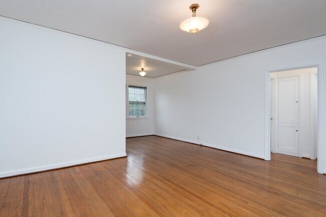 Foto del edificio - 5600 NE Sandycrest Terrace