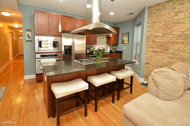 Building Photo - 2 br, 1 bath Condo - 3740 N Wilton Ave