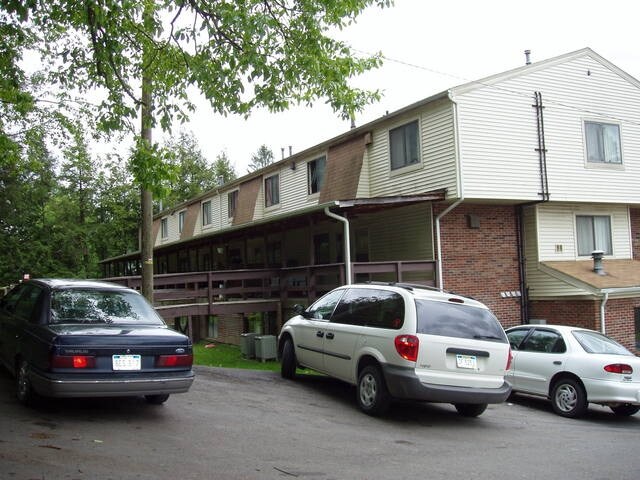 Foto del edificio - Maple Court Apartments