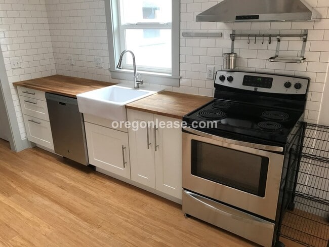 3 Bedroom 2 bath home Whiteaker home near parks - 3 Bedroom 2 bath home Whiteaker home near parks