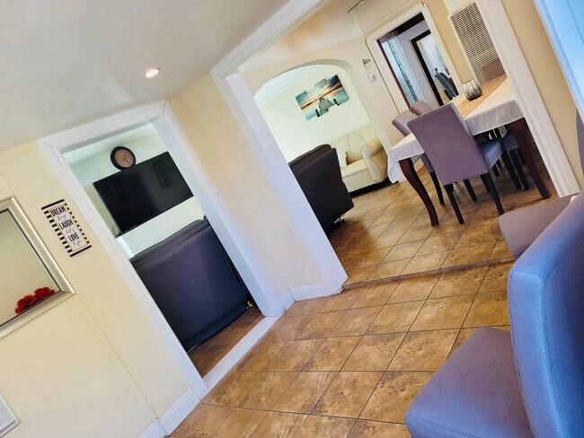 Foto del edificio - 8419 S Gate Ave