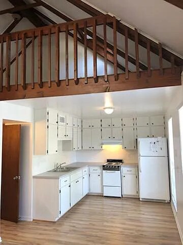 Kitchen - 2609 Hillsdale Ave