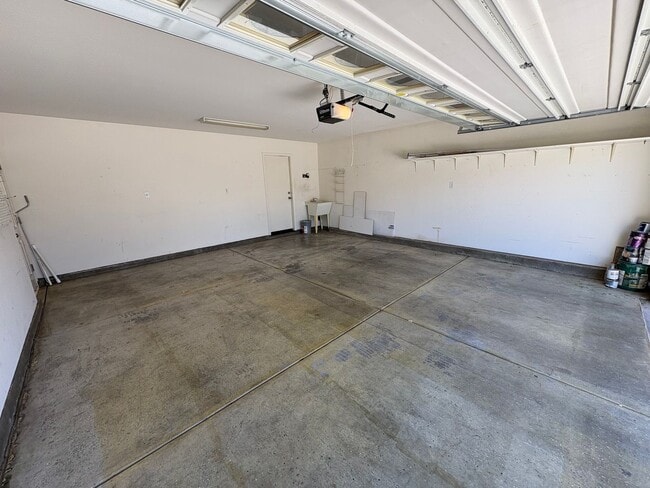 Building Photo - Beautiful home for rent in a nice, quiet neighborhood!