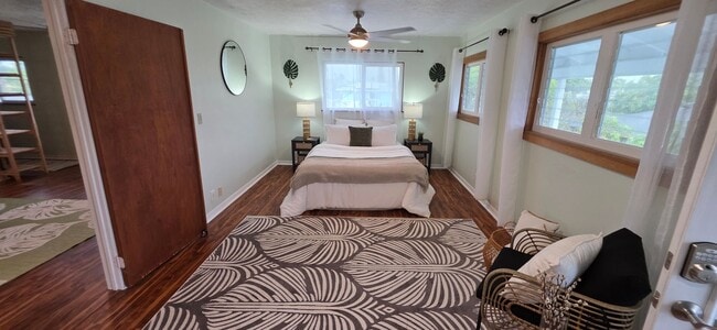 Photo - Upstairs 2 bedroom duplex in desirable Kailua! House