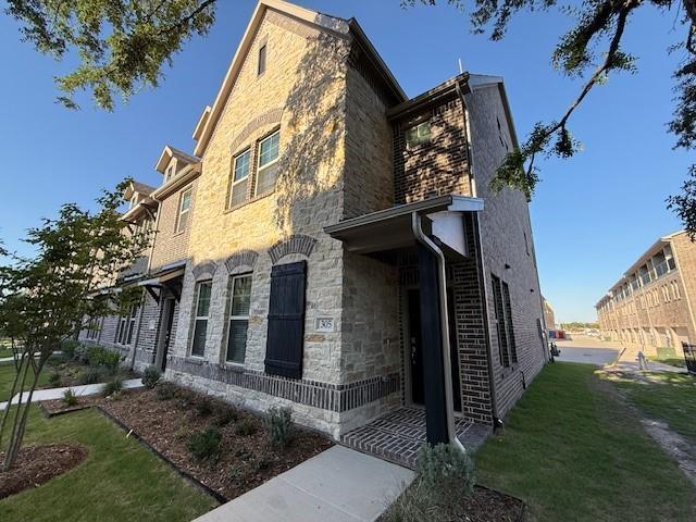 Building Photo - 305 Blackthorne Dr