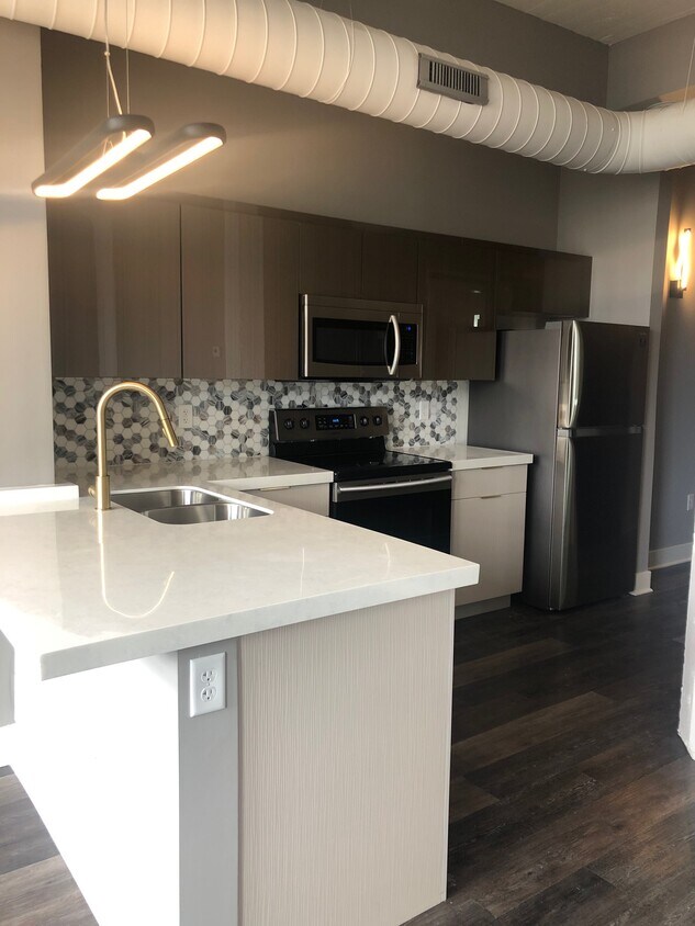 Foto principal - 113 E 3rd St