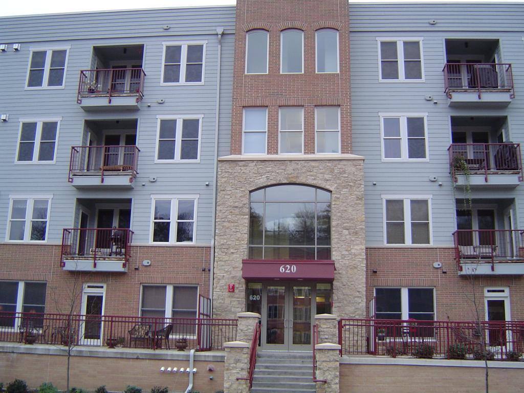 Primary Photo - 620 Main St N