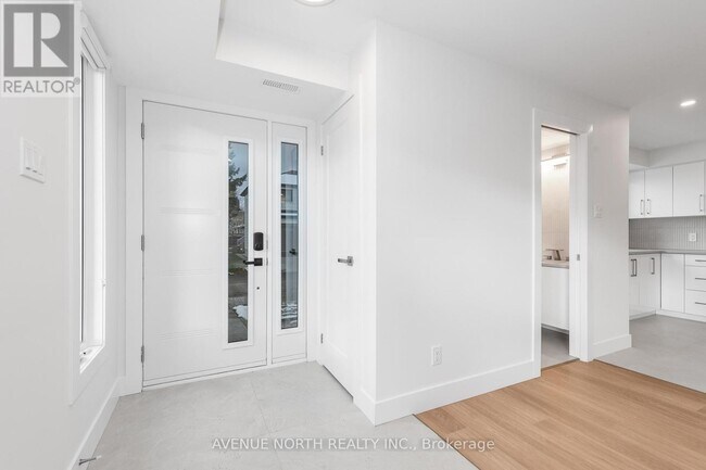 Photo du bâtiment - 1975 Banff Ave