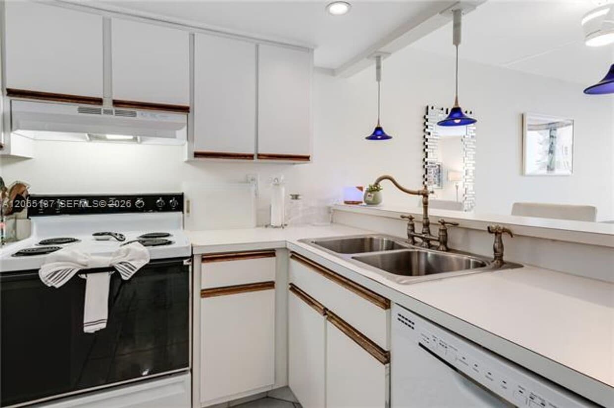 Photo - 540 Brickell Key Dr cu-1422