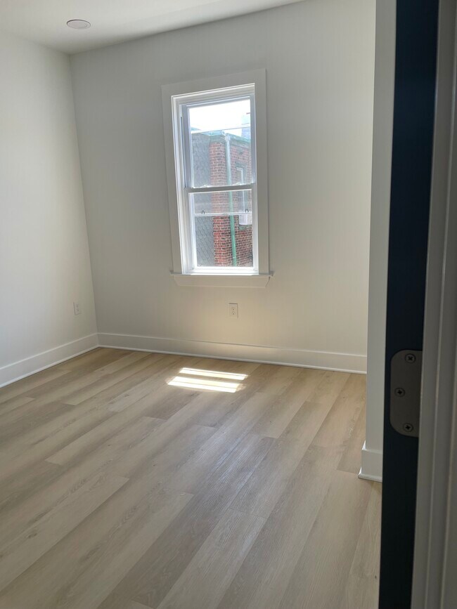 Foto del edificio - 5816 Delancey St