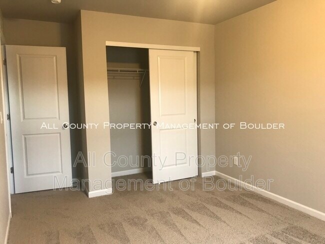 Building Photo - 746 Stonebridge Dr