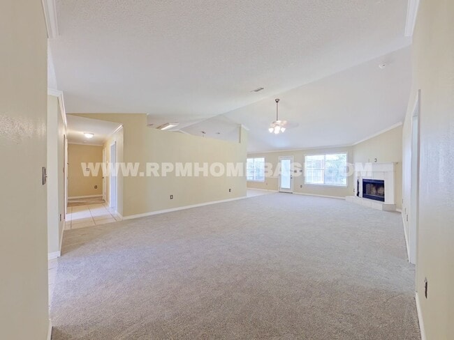 Building Photo - Beautiful Home in Quiet Navarre Neighborho...
