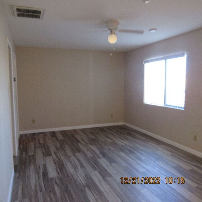 Building Photo - Studio/Condo Recently updated