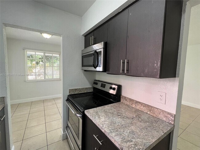 Foto del edificio - 5811 NW 15th St