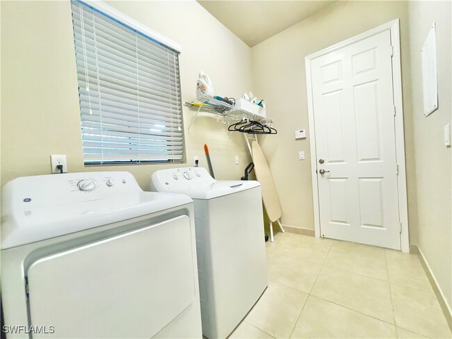 Foto del edificio - 4150 Aspen Chase Dr