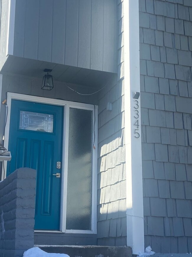 Building Photo - Turn key Townhome in Swiss Manor