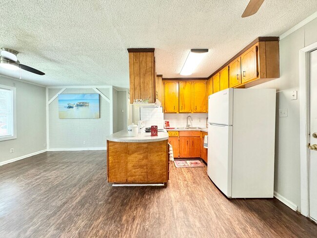 Foto del edificio - 2 BR House w/ Fenced Yard