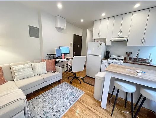 Foto del edificio - 214-216 First Ave