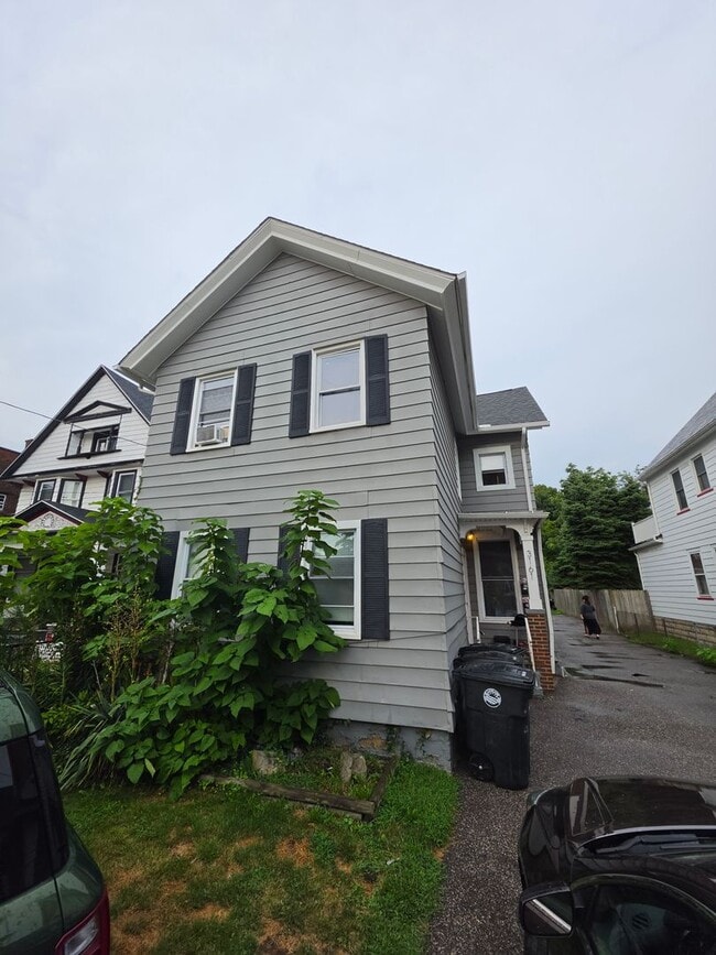 Building Photo - 3159-3161 Scranton Rd
