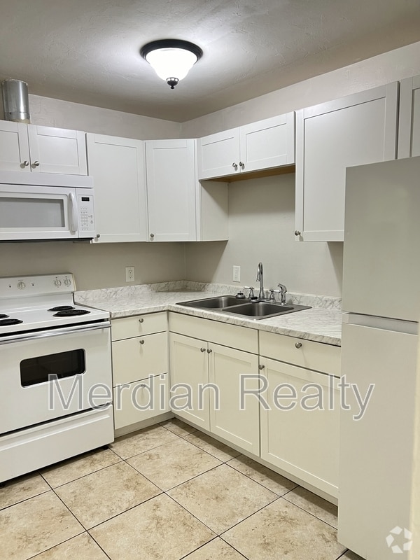 Building Photo - 7222 SW 45th Pl
