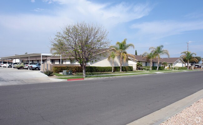 Foto del edificio - Catalina Gardens Senior Apartments