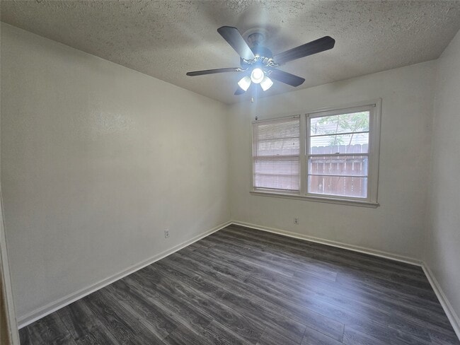 Building Photo - 6717 Fairway Dr