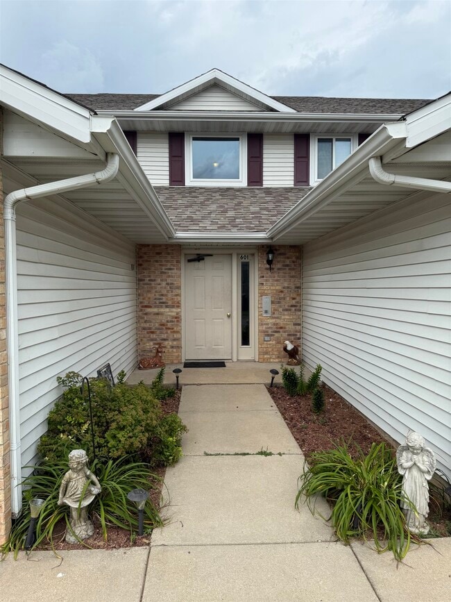 Building Photo - 601 W Blackhawk Dr