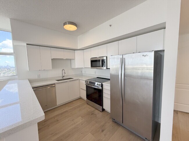 Building Photo - Rare 2/2 Corner Penthouse with Panoramic Lagoon Views from Every Room – Available Now!