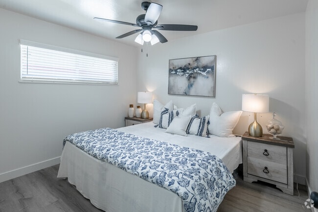 2 habitaciones, 1 baño - 669 pies cuadrados - Dormitorio 2 - 870-899 S Philadelphia St.