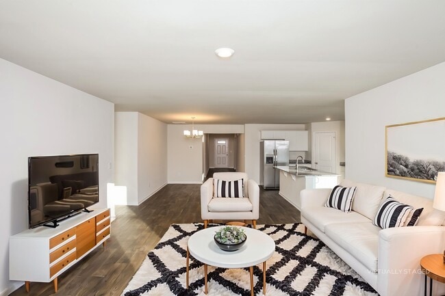 Building Photo - 1217 Lakeshore Dr