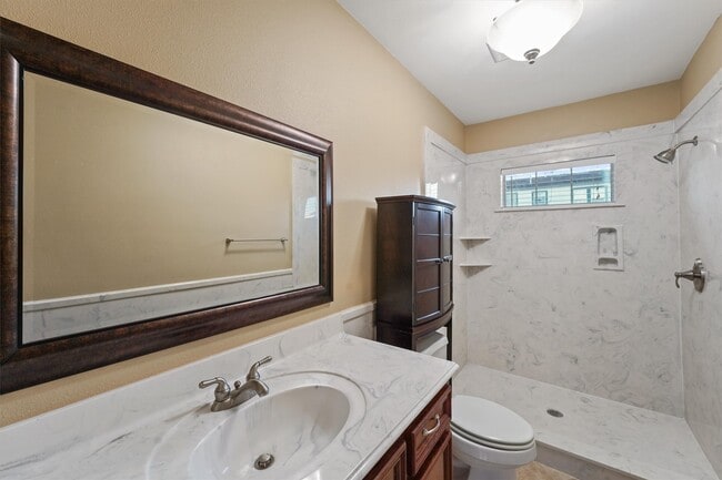 Building Photo - 1615 Airline Dr