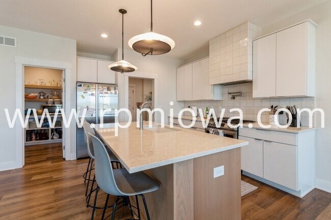 Foto del edificio - EXECUTIVE RANCH!  5 Bedroom, 3 Bathroom Home in Ankeny!!