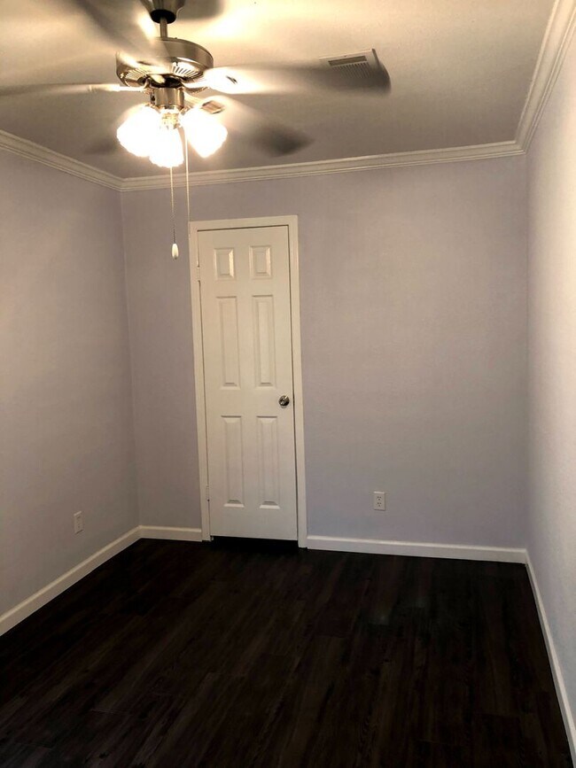 Foto del edificio - Room For Rent