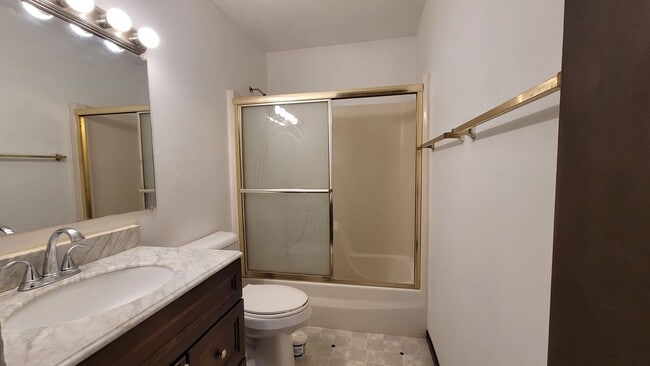 Building Photo - 4 bedroom 2 bath home in great SW location!