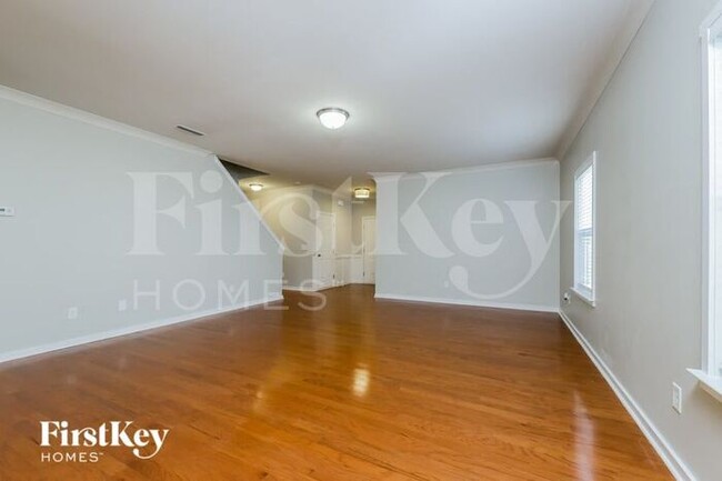Building Photo - 3747 Littlebrook Dr