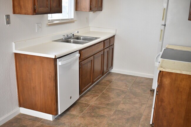 kitchen new appliances - 683 Shepherd Ave