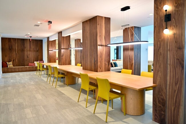 Foto del edificio - 2137 Pelham Dr