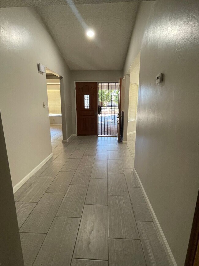 Foto del edificio - Coming Soon!