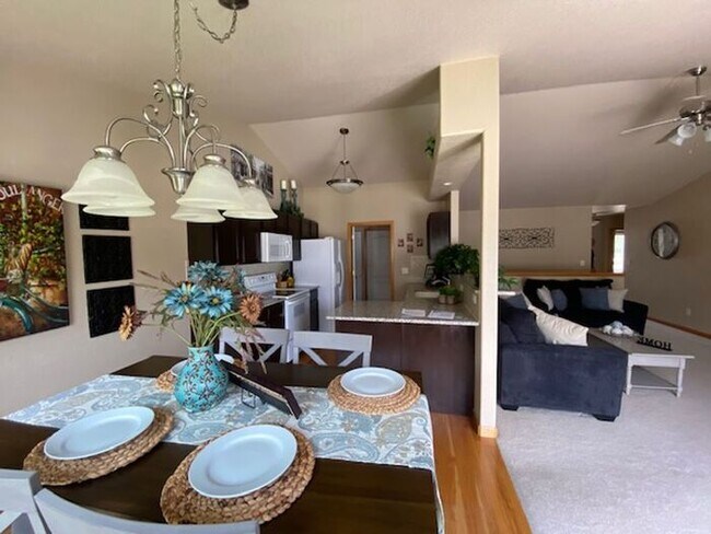 Building Photo - Beautiful 2 Bed 2 Bath home in Pelican Lak...