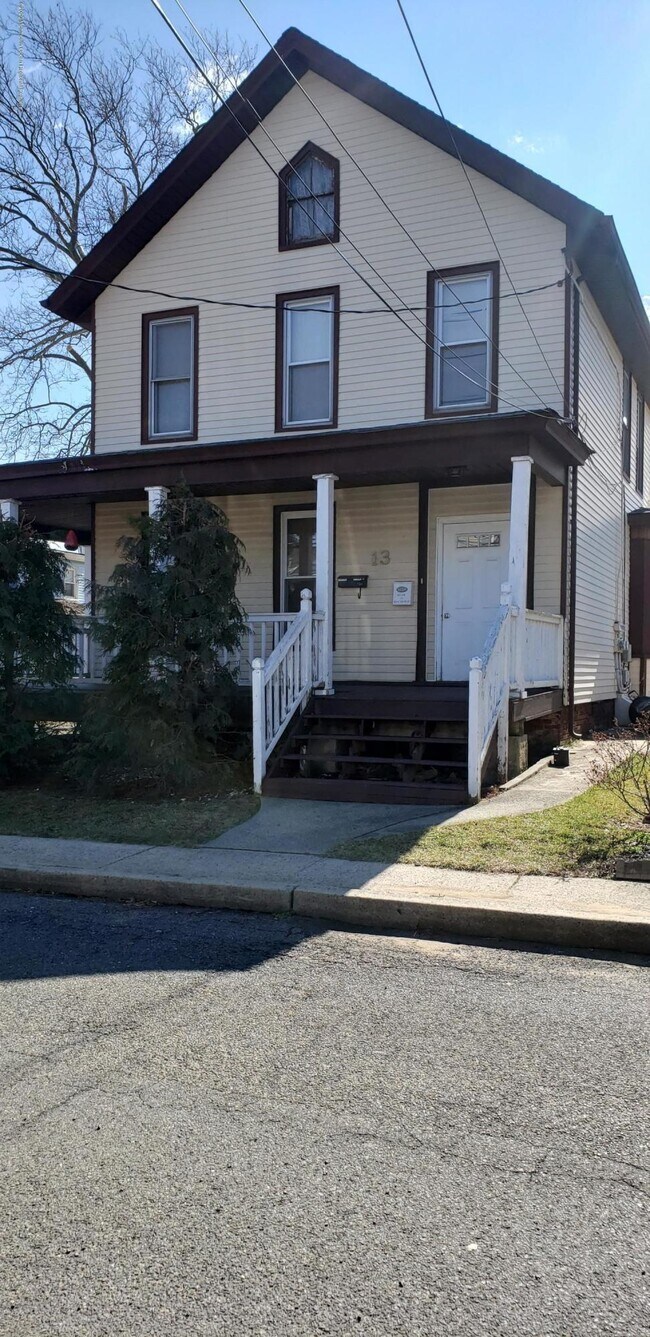 13 W 3rd St, Keyport, NJ 07735 Townhouse for Rent in Keyport, NJ