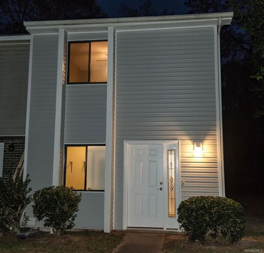 Foto principal - 131 Candlebrook Dr