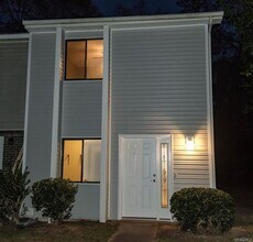 Building Photo - 131 Candlebrook Dr