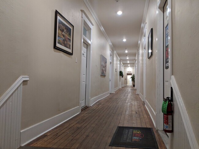 Foto del edificio - One Bedroom Loft Apartment Available in Hi...