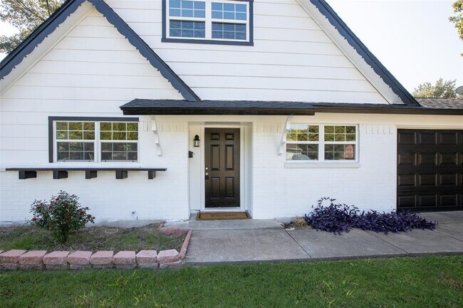 Building Photo - 317 Lena Ln