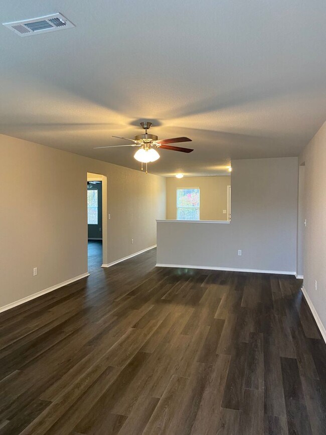 Building Photo - *Pre-leasing* Four Bedroom | Two Bathroom ...