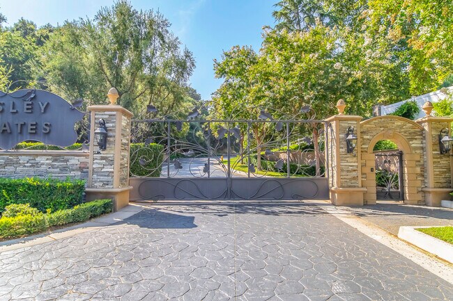 Foto del edificio - 1160 N Easley Canyon Rd