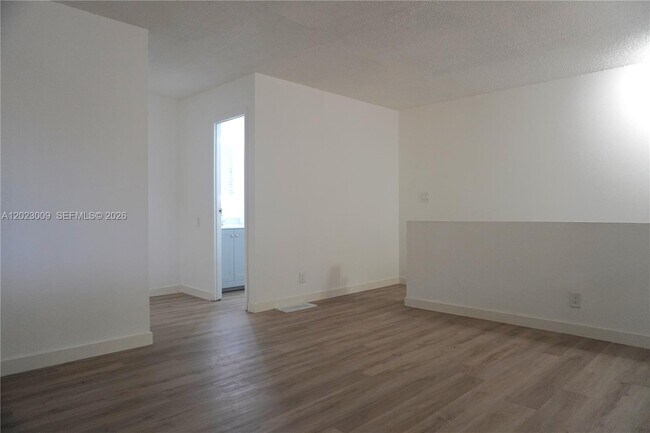Foto del edificio - 17901 NW 68th Ave